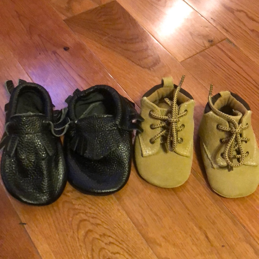 Pair of infant crib shoes size 1 and 2.